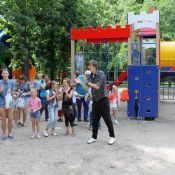 Александр Лещенко устроил танцевальную тусовку в центре Кировограда!