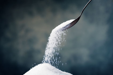 Премьер-министр будет штрафовать торговые сети за дорогой сахар